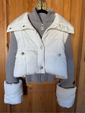 CHANEL Fall 2000 Winter/après Ski jacket